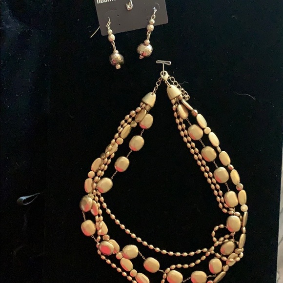 Jewlery - Picture 2 of 4